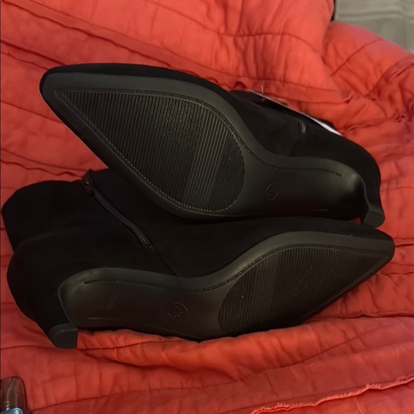 9. Universal Thread Black Ankle Booties Sleek Minimalist Design - Picture 4 of 5